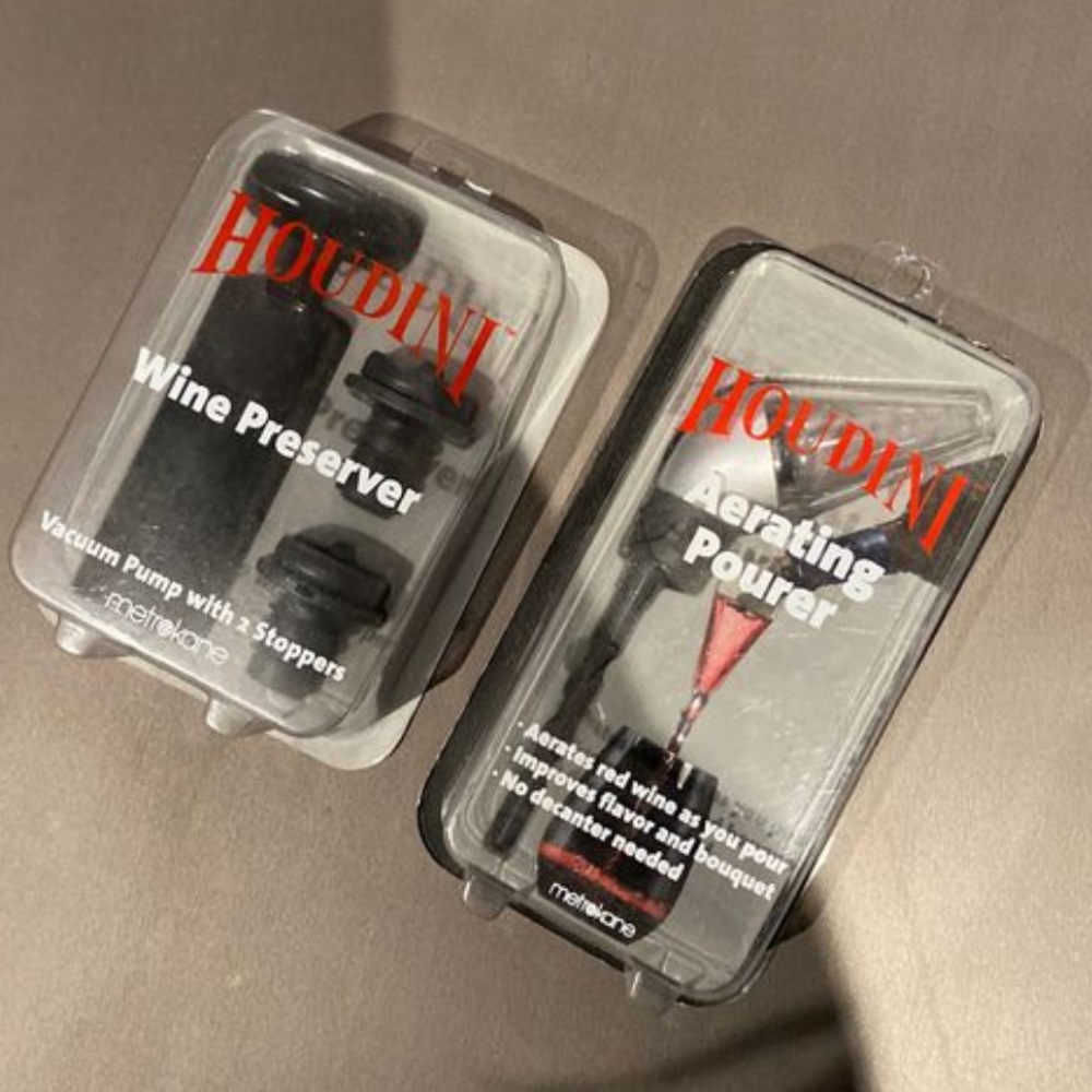 NEW Houdini wine preserver and aerating pourer